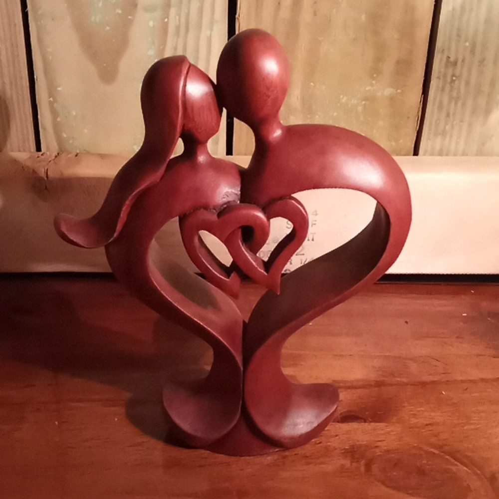 Indonesia WOOD SCULPTURE HAND CARVED COUPLE W/HEART Everlasting Kiss